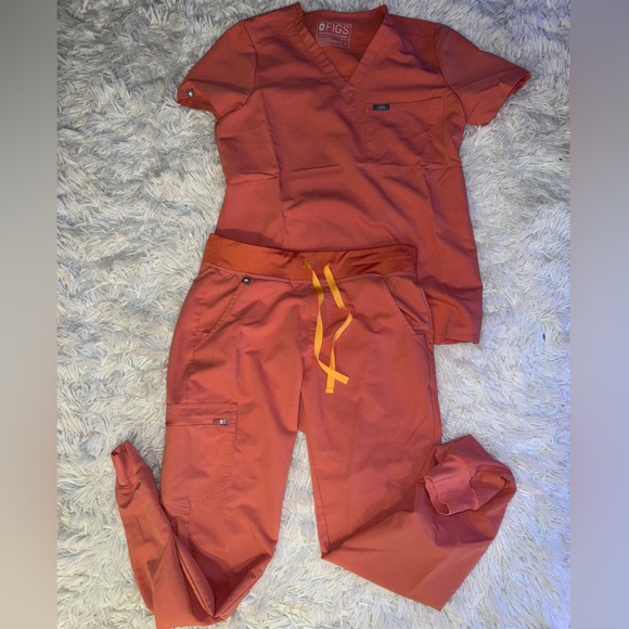 FIGS CORAL SET🩷🎀 - Picture 1 of 2